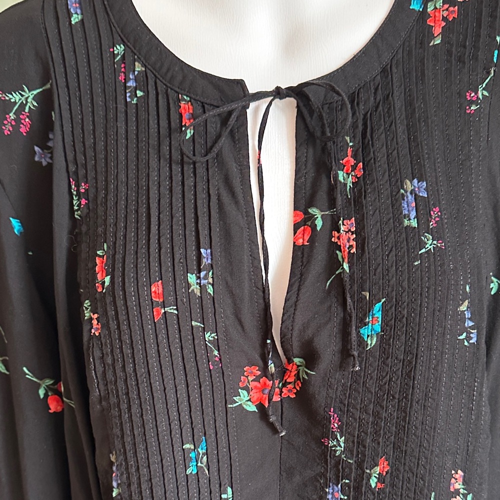 Old Navy Floral Black Women's Top size XL Long Sleeve - Picture 5 of 10